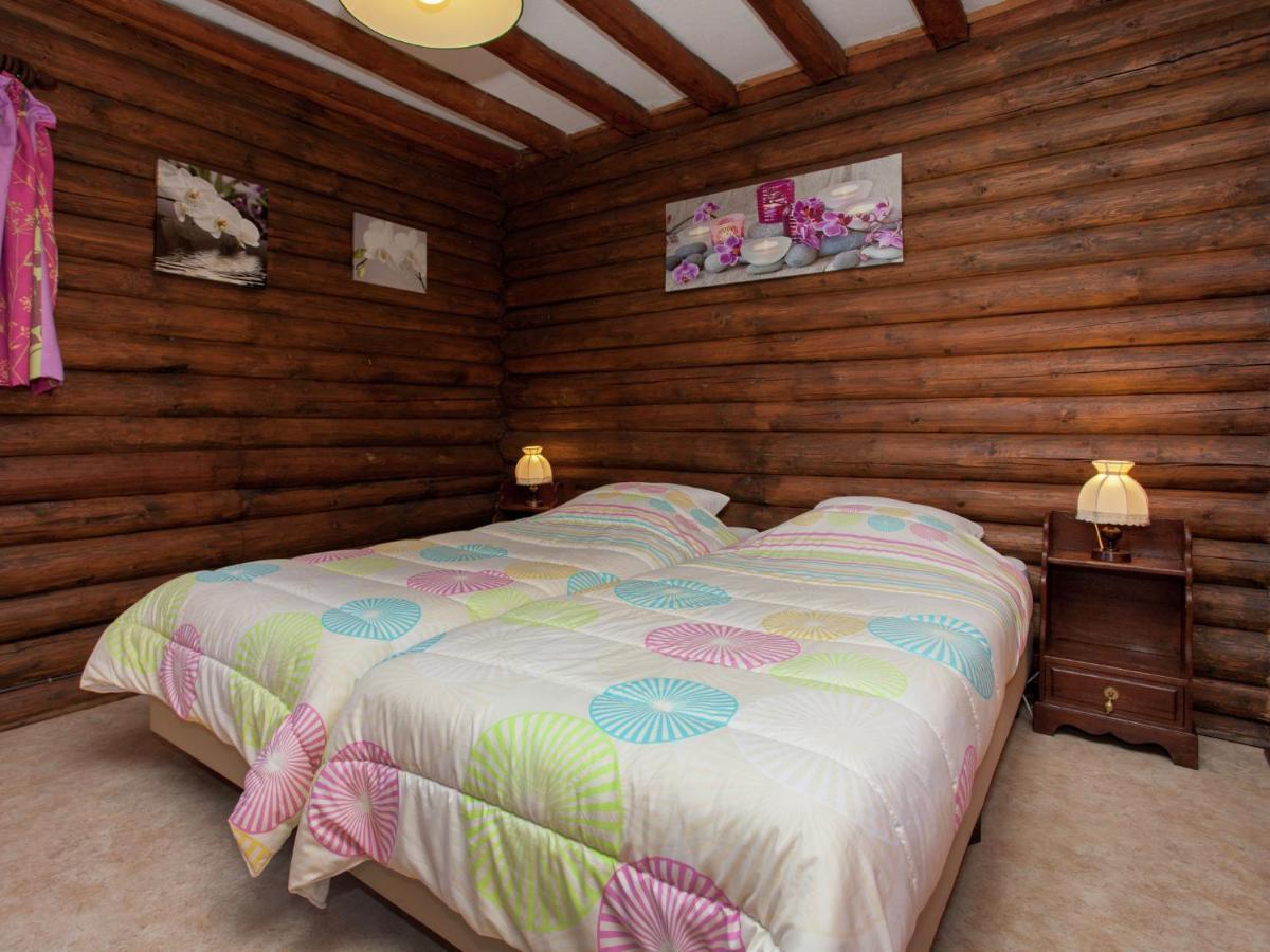 Open Wooden Chalet Built Against A Hill Francorchamps Ngoại thất bức ảnh