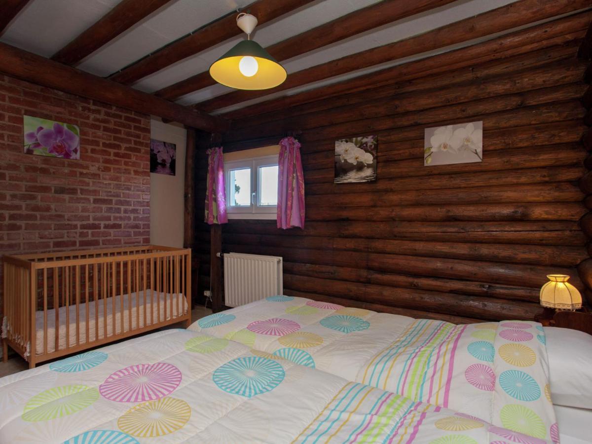 Open Wooden Chalet Built Against A Hill Francorchamps Ngoại thất bức ảnh